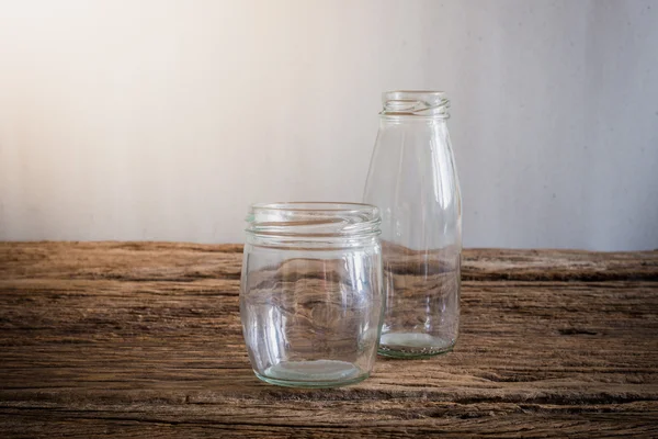 Ahşap masa üzerinde cam şişe — Stok fotoğraf