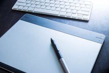 Grafik tablet kalem ve klavye ile