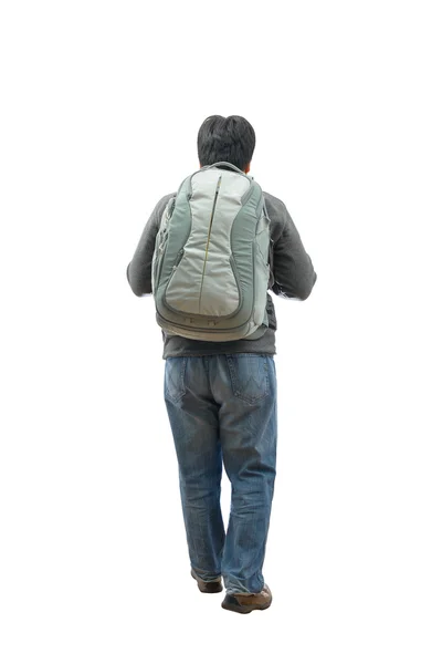 Портрет человека, путешествующего с чемоданом и сумкой — стоковое фото