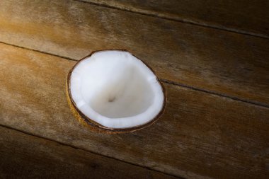 eski ahşap taze hindistancevizi