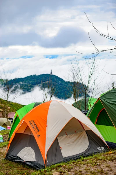 PHUTHAPBOEK PHETCHABUN THAÏLANDE - 10 OCTOBRE : Tente sur le mont — Photo