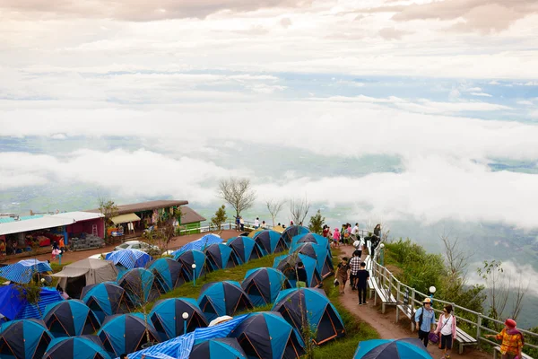 PHUTHAPBOEK PHETCHABUN THAILAND - OCTOBER 9 : Tent on the mounta — Stock Photo, Image