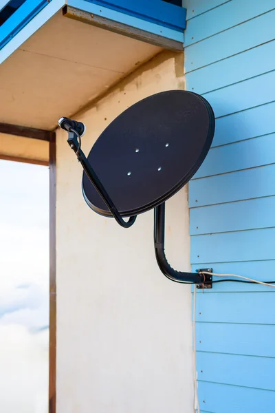 Satelite dish is attached to the wall — Stock Photo, Image