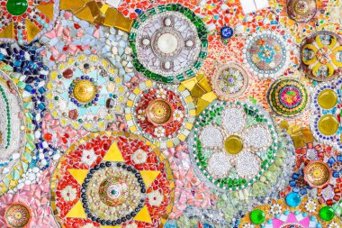 Renkli seramik ve vitray duvar arka plan wat phra t