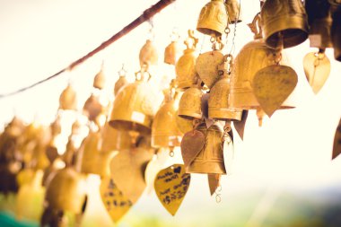 Tapınakta çan çalıyor.