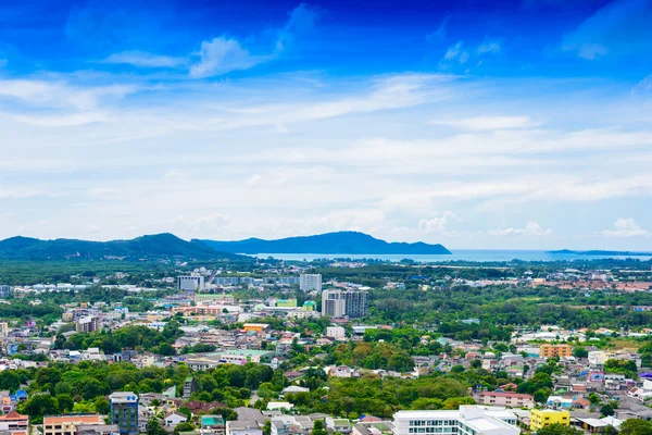 Phuket Stadt von oben gesehen von klingelten Hügel — Stockfoto