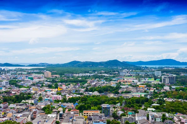 Phuket Stadt von oben gesehen von klingelten Hügel — Stockfoto