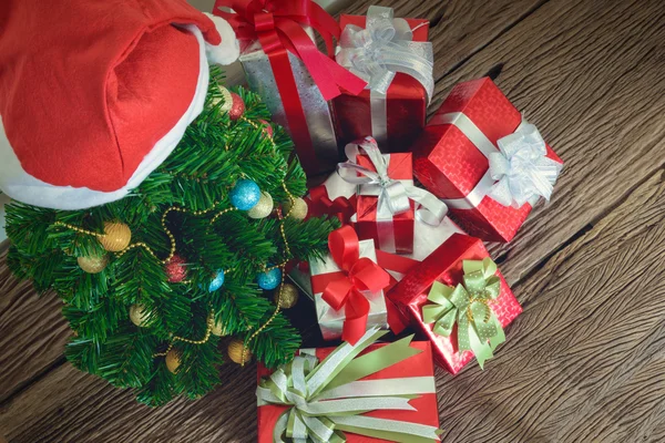 Karácsonyfa ajándékokkal — Stock Fotó