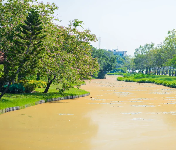 Kanal i parken — Stockfoto