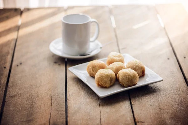 Chinese pastry moon cake with cup of tea — Stock Photo, Image