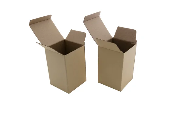 Caixa de papelão aberta isolada em um branco — Fotografia de Stock