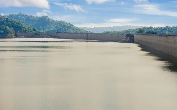 Khun Dan Prakan Chon Dam — Zdjęcie stockowe