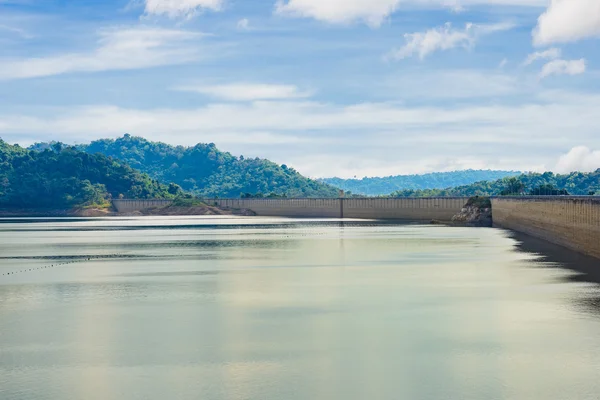 Khun Dan Prakan Chon Dam — Stock Photo, Image