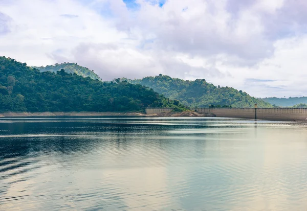 Khun 댄 쁘 라 깐 주 촌 댐 — 스톡 사진