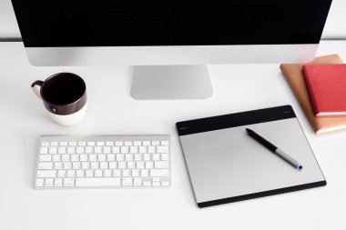 Ev bilgisayarına şık çalışma alanı