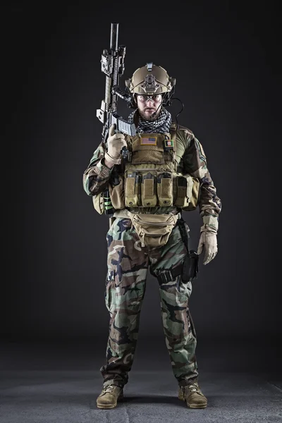 US Army Soldier on Dark Background — Stock Photo, Image