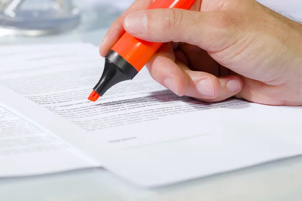 Close-up of hand with highlighter over document — Stock Photo, Image