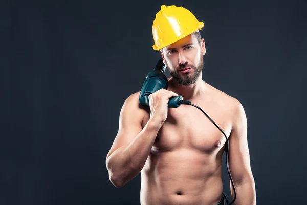 Retrato de trabalhador sem camisa atraente com broca — Fotografia de Stock