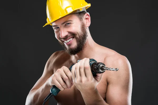Retrato de trabalhador sem camisa atraente com broca — Fotografia de Stock