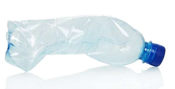 Frasco de plástico vazio amassado isolado sobre branco — Fotografia de Stock