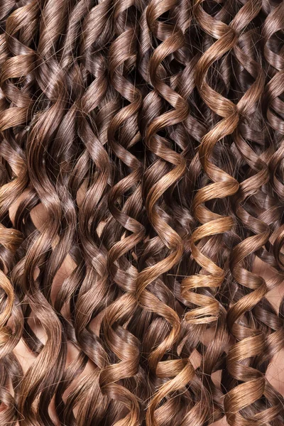 Curly cabelo marrom closeup, fundo — Fotografia de Stock