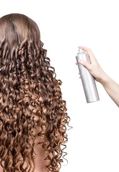 Mulher com cabelo ondulado e prego na mão mestre isolado . — Fotografia de Stock