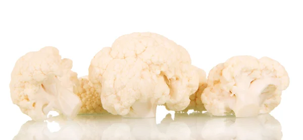 Coliflor fresca primer plano aislado en blanco . — Foto de Stock