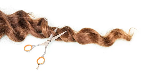 Strand of female wavy hair and scissors isolated on white — Stock Photo, Image