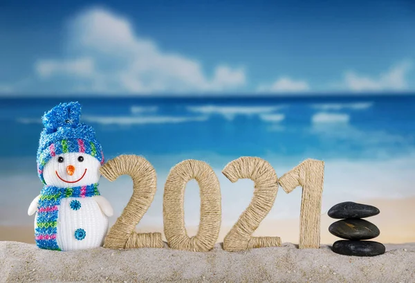 Merry Christmas Happy Snowman Lettering 2021 Sand Beach — Stock Photo, Image