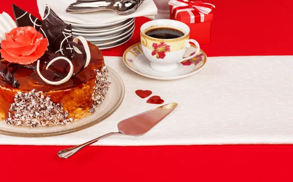 Schokoladenkuchen und Tasse — Stockfoto