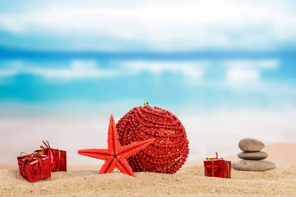 Gifts on sand — Stock Photo, Image