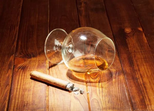 Glass and cigar — Stock Photo, Image