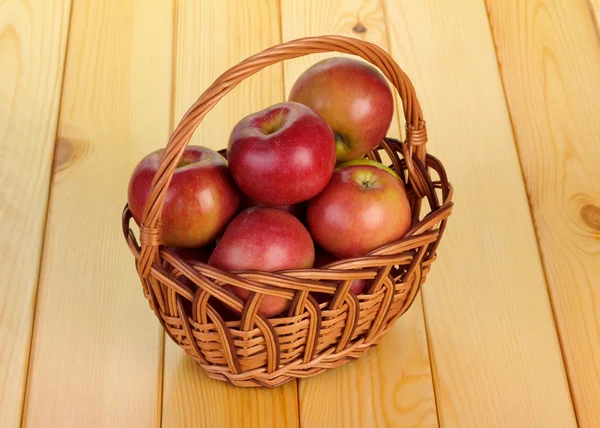 Basket with the apples — Stock Photo, Image