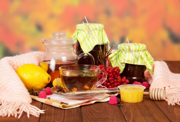 Té con viburnum y limón — Foto de Stock