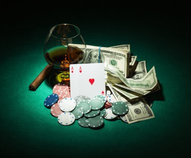 Poker fişleri ve para