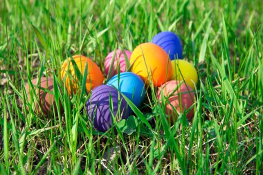 rengarenk Paskalya yumurtaları