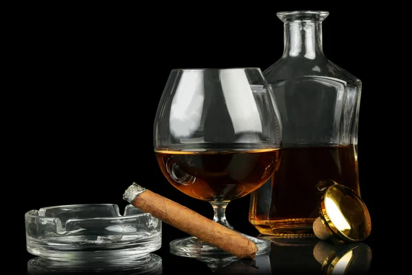 Glass of cognac with cigar — Stock Photo, Image