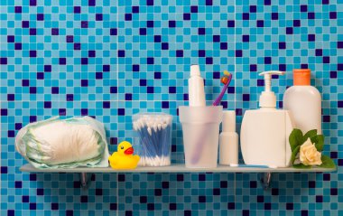 Banyo aksesuarları raf