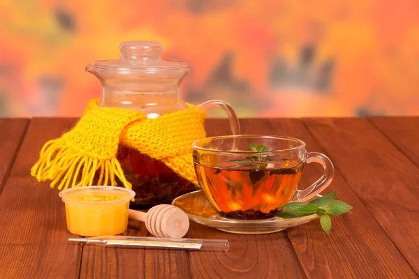 Bufanda y una taza de té — Foto de Stock