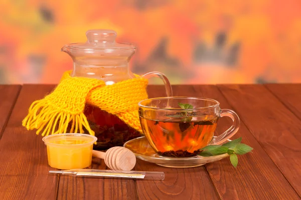 Scarf and a cup of tea — Stock Photo, Image