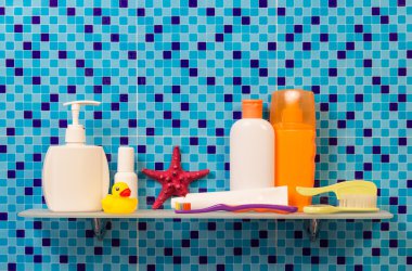 Banyo aksesuarları raf