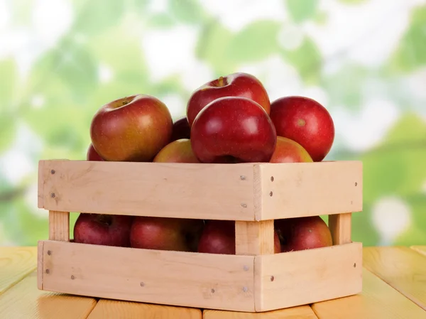 Crate with the red apples — Stock Photo, Image