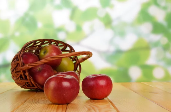 Wattled basket with the apples — Stock Photo, Image