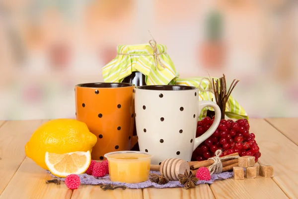 Limon ve çay bardak