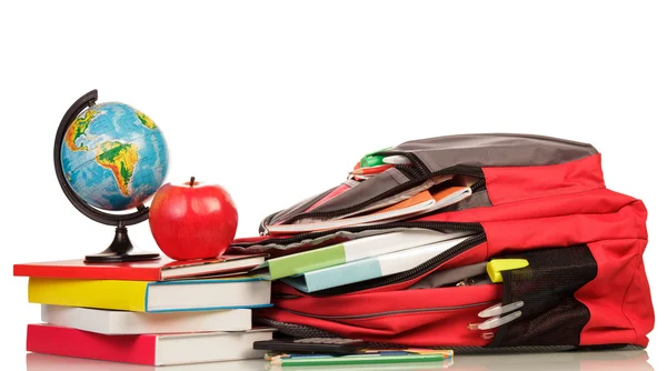 Sac à dos avec fournitures scolaires — Photo