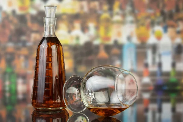 Glas Cognac mit Flasche — Stockfoto