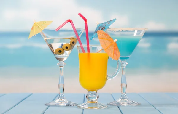 Trois cocktails avec parasols — Photo