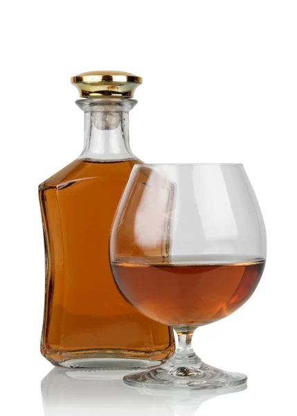 Glas cognac med flaska — Stockfoto