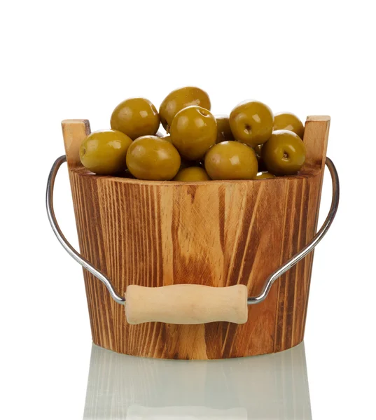 Оливки в деревянной чаше — стоковое фото