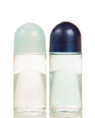 İki rulo deodorantlar